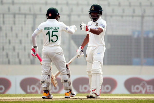 ব্র্যাথওয়েটের দারুণ ক্যাচে সাজঘরে মিথুন