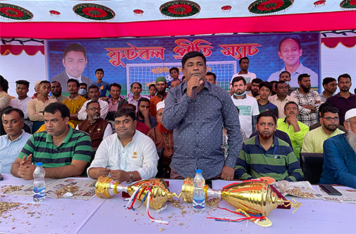 আশুলিয়ায় ব্যারিস্টার সুমন ও মনির ফুটবল দলের প্রীতি ম্যাচ অনুষ্ঠিত 