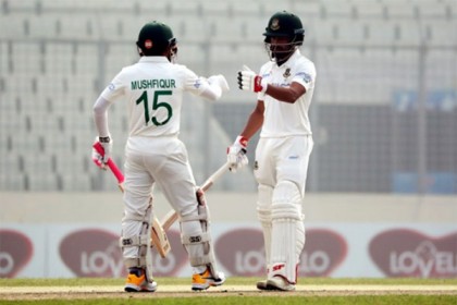 ব্র্যাথওয়েটের দারুণ ক্যাচে সাজঘরে মিথুন