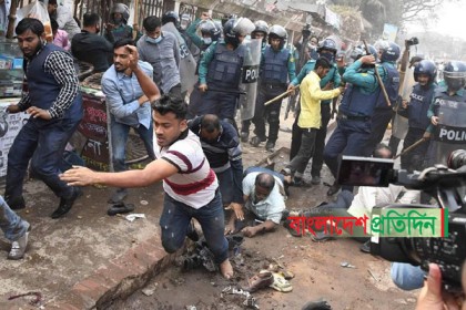 রাজধানীতে বিএনপির বিক্ষোভে উত্তেজনা, পুলিশের সঙ্গে ধাওয়া পাল্টা ধাওয়া