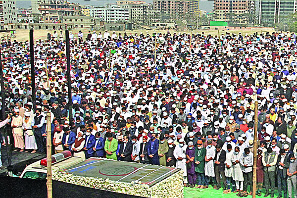 জয়নুল হক সিকদারের জানাজায় মানুষের ঢল
