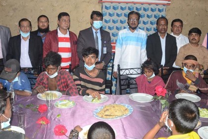 ভালোবাসা দিবসে পথশিশুদের পাশে সিদ্বিরগঞ্জ প্রেসক্লাব