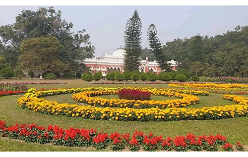 বাসন্তী রূপে সেজেছে নাটোরের উত্তরা গণভবন