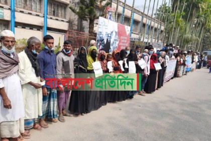 নোয়াখালীতে নদী ভাঙন রোধের দাবিতে মানববন্ধন