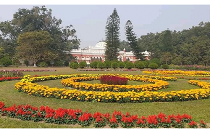 বাসন্তী রূপে সেজেছে নাটোরের উত্তরা গণভবন