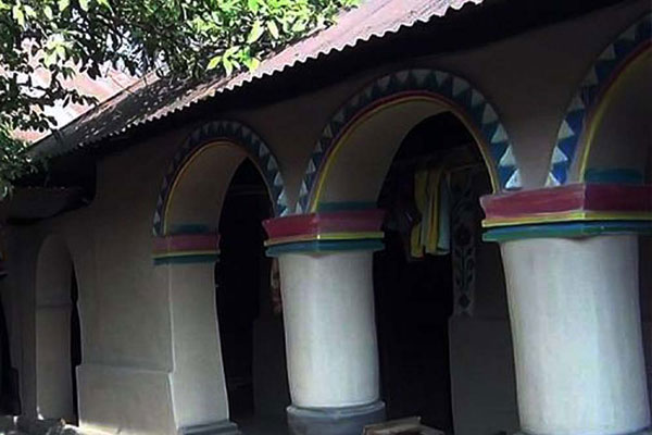 দিনাজপুরে মাটির ঘরের গ্রাম ‘ধানজুড়ি’