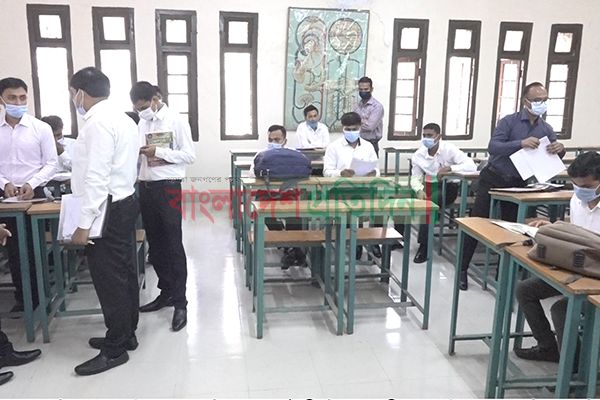 আদালতের নির্দেশনা উপেক্ষা করে বরিশাল মেডিকেলে কর্মচারী নিয়োগ পরীক্ষার ভাইভা 