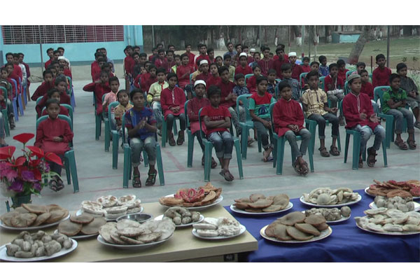 এতিমখানার শিশুদের পিঠা উৎসব 
