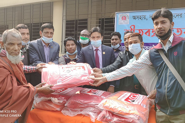 ঠাকুরগাঁও রিপোর্টার্স ইউনিটির উদ্যোগে শীতবস্ত্র বিতরণ