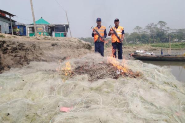 রায়পুরে ৬ লাখ মিটার জাল ১৫ মণ জাটকা জব্দ