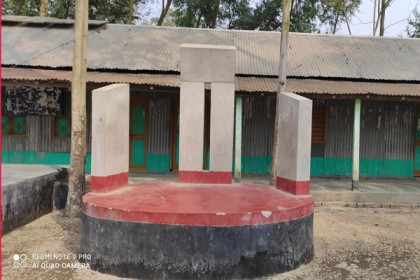 ৩৭ বছর পর শহীদ মিনার পেয়ে খুশিতে আত্মহারা 