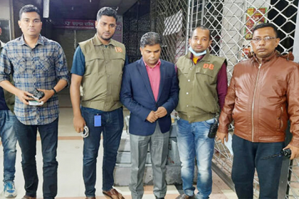 গ্রাহকের টাকা আত্মসাতের অভিযোগে ব্যাংক কর্মকর্তা গ্রেফতার