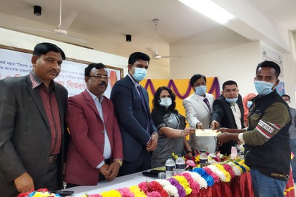 রাজবাড়ীতে ক্ষুদ্র নৃগোষ্ঠীদের মাঝে শিক্ষাবৃত্তি ও উপকরণ বিতরণ