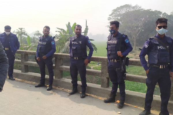 মুন্সীগঞ্জে দুই গ্রুপের মধ্যে সংঘর্ষ, ককটেল হামলায় আহত ১০