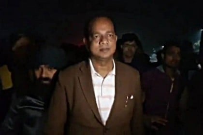 পশ্চিমবঙ্গে শ্রম প্রতিমন্ত্রীর ওপর বোমা হামলা

