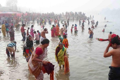 চাঁপাইনবাবগঞ্জে গঙ্গা স্নান অনুষ্ঠিত