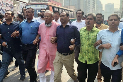 রাজধানীতে স্বেচ্ছাসেবক দলের বিক্ষোভ 