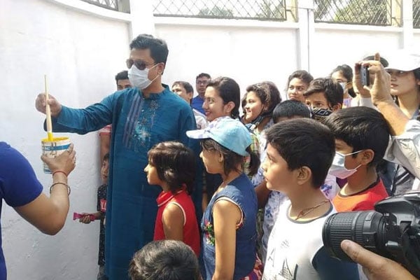 বরিশালে অমর একুশ উপলক্ষে চিত্র অংকন উদ্বোধন