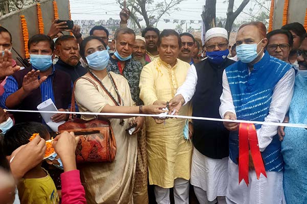 'প্রধানমন্ত্রী ঈর্ষণীয় উন্নয়ন কাজ করে যাচ্ছেন'