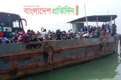শিমুলিয়া ঘাটে ঘরমুখো মানুষের  ঢল