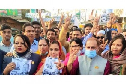 রাঙ্গুনীয়া পৌরসভায় নৌকার মেয়র প্রার্থীর পথসভা 