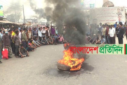 বরিশালে শ্রমিকদের বিক্ষোভ, ৭ জেলার ১৭ রুটে বাস চলাচল বন্ধ