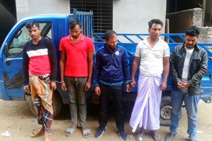গাজীপুরের কোনাবাড়িতে ডাকাতির প্রস্তুতিকালে গ্রেফতার ৫