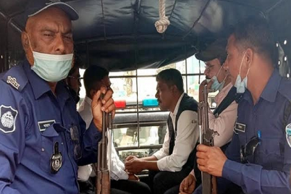 নাটোরে ভুয়া ম্যাজিস্ট্রেট পরিচয়ে চাঁদাবাজি, আটক ৫