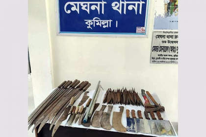 সেই চেয়ারম্যানের বাড়ি থেকে রামদা, বল্লামসহ দুই শতাধিক অস্ত্র উদ্ধার
