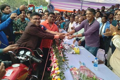 পাকুন্দিয়ায় ভলিবল টুর্নামেন্টের ফাইনাল অনুষ্ঠিত