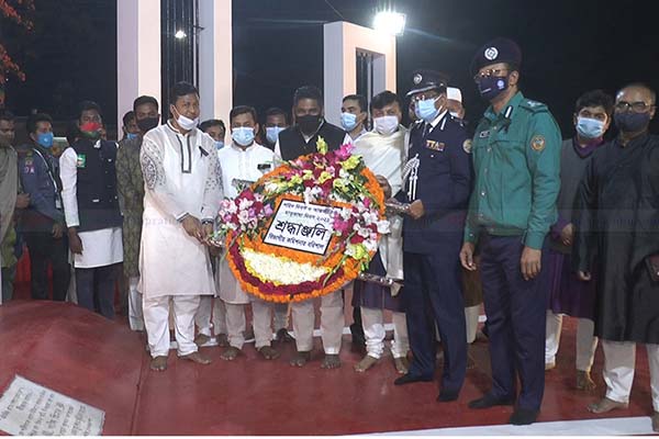 বরিশালে একুশের প্রথম প্রহরে ভাষা শহীদদের প্রতি শ্রদ্ধা