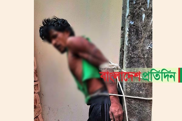 চুরির অভিযোগে দিনাজপুরে খুঁটিতে বাঁধা যুবক 