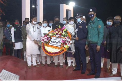 বরিশালে একুশের প্রথম প্রহরে ভাষা শহীদদের প্রতি শ্রদ্ধা