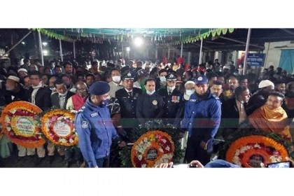 ভাষা শহীদদের শ্রদ্ধা জানাতে ফুলপুরে শহীদ মিনারে মানুষের ঢল
