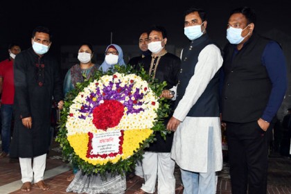 খুলনায় ভাষা শহীদদের
প্রতি শ্রদ্ধা নিবেদন