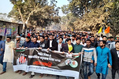 চাঁপাইনবাবগঞ্জে ফুলেল শ্রদ্ধায় ভাষা শহীদদের স্মরণ