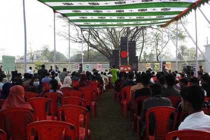মাগুরা আদর্শ কলেজে শহীদ মিনার উদ্বোধন