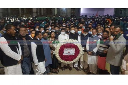 চট্টগ্রামে ফুলেল শ্রদ্ধায় ভাষা শহীদদের স্মরণ