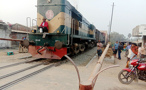 রেলগেট আছে, গেটম্যান নাই