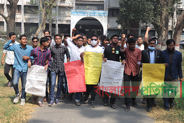 মন্ত্রণালয়ের সিদ্ধান্তে ক্ষুব্ধ ইবি শিক্ষার্থীরা