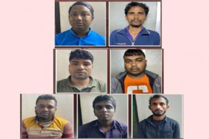 ব্যাংকের আশপাশে ওত পেতে থাকাই ওদের কাজ!