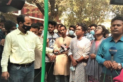 ১ মার্চ হলে ঢুকতে চায় রাবি শিক্ষার্থীরা