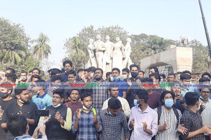 ঢাবির হল খুলতে ৭২ ঘণ্টার আল্টিমেটাম শিক্ষার্থীদের