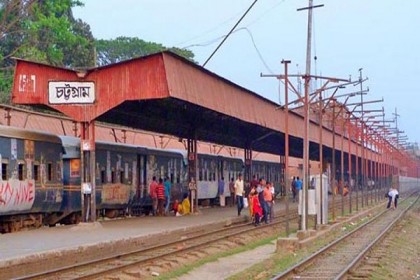 ময়লা-আবর্জনা পরিষ্কার না করায় স্টেশন মাস্টার সাময়িক বরখাস্ত