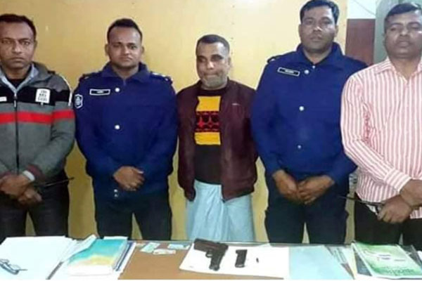 বগুড়ায় বিদেশী পিস্তল-গুলিসহ দাদন ব্যবসায়ী গ্রেফতার