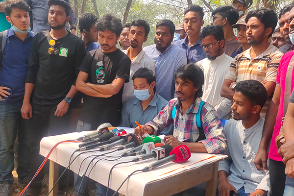 ইবিতে ১ মার্চের মধ্যে হল খোলা ও পরীক্ষা চালু রাখার দাবি