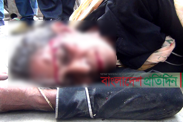 আদালত চত্বরে বিচার প্রার্থীদের মারধর করলো আসামিরা