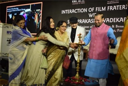 ভারতের কেন্দ্রীয় মন্ত্রীর ডাকে সাড়া দিয়ে উপস্থিত টলিউডের একাধিক শিল্পী; বাড়ছে জল্পনা