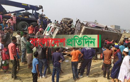 সিরাজগঞ্জে বাস-ট্রাকের সংঘর্ষে নিহত ৫