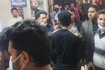 ঠাকুরগাঁওয়ে হাসপাতালে আহত ব্যক্তিকে মারধর